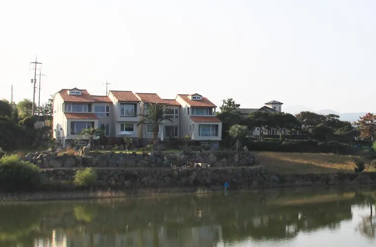 Jeju Lake Pension Casa de Férias